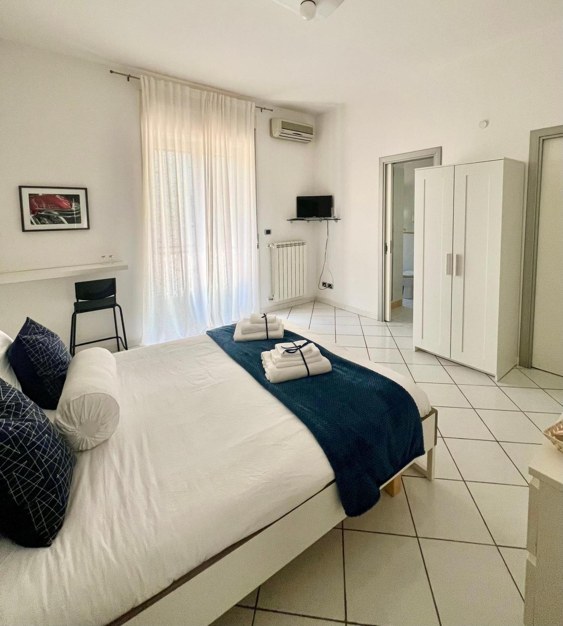 Suite 84 Holiday Home Salerno Bagian luar foto